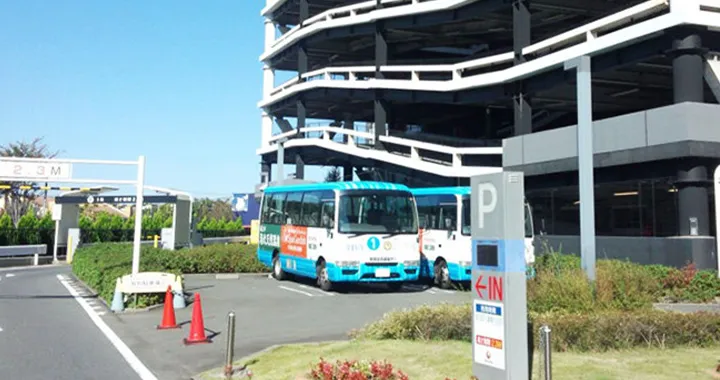 3時間無料の駐車場完備
