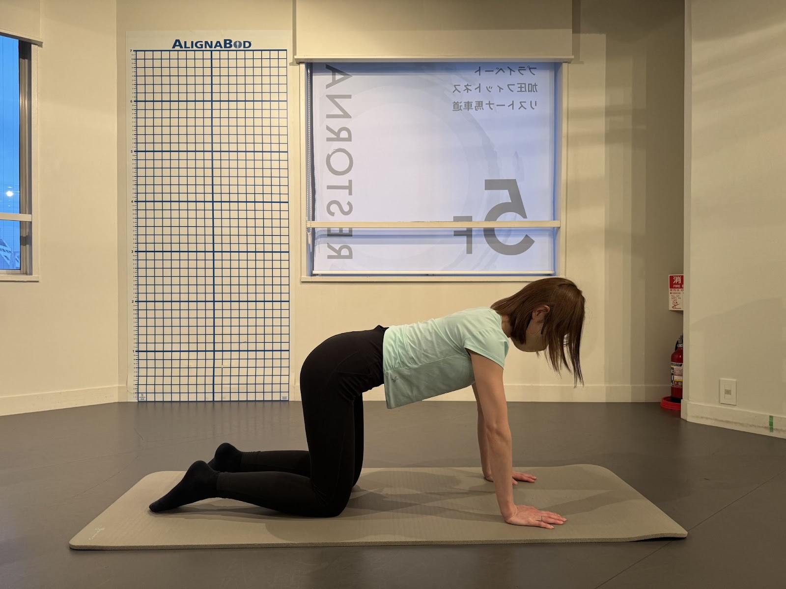 ストレッチしてる女性2