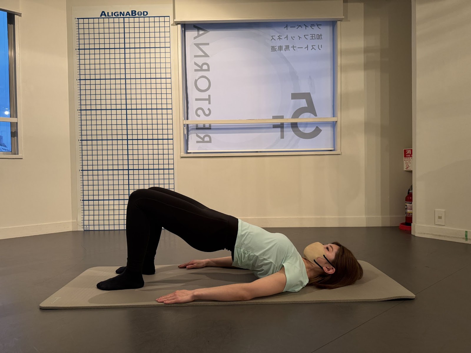 ストレッチしてる女性3