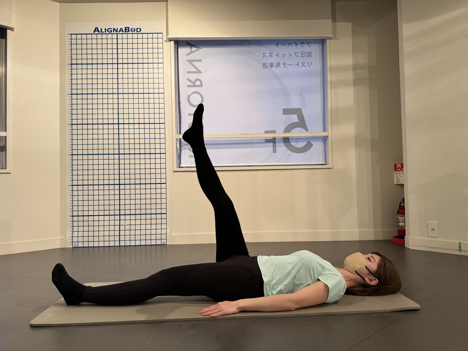 ストレッチしてる女性4