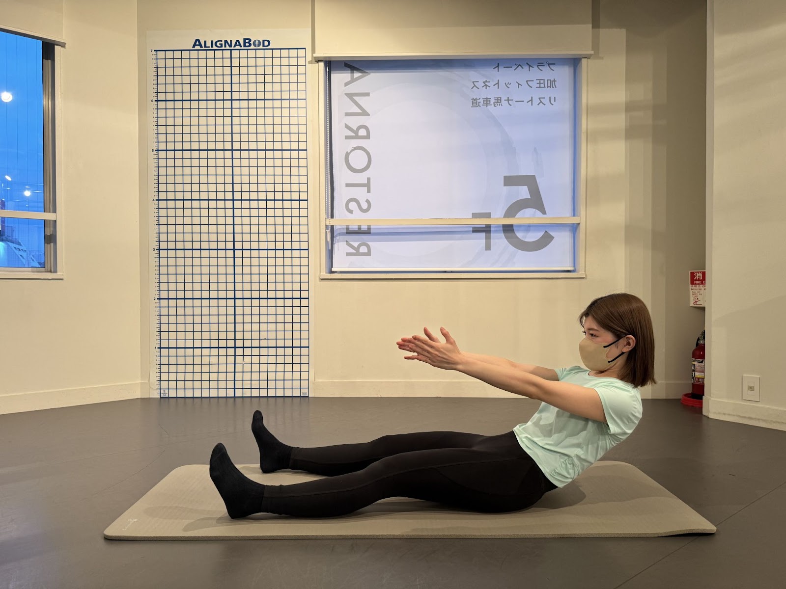 ストレッチしてる女性5