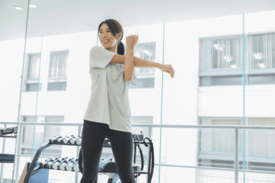 薄着の季節にまだ間に合う！たるんだ二の腕が痩せない原因・引き締める効果的な方法 | パーソナルトレーニング