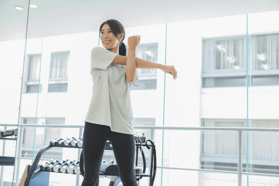 薄着の季節にまだ間に合う！たるんだ二の腕が痩せない原因・引き締める効果的な方法 | パーソナルトレーニング